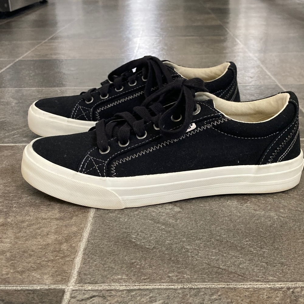 Taos Footwear Black Sneaker